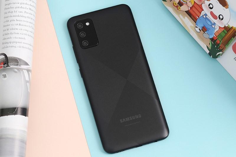 Điện thoại Samsung Galaxy A02s c&oacute; thiết kế thời thượng