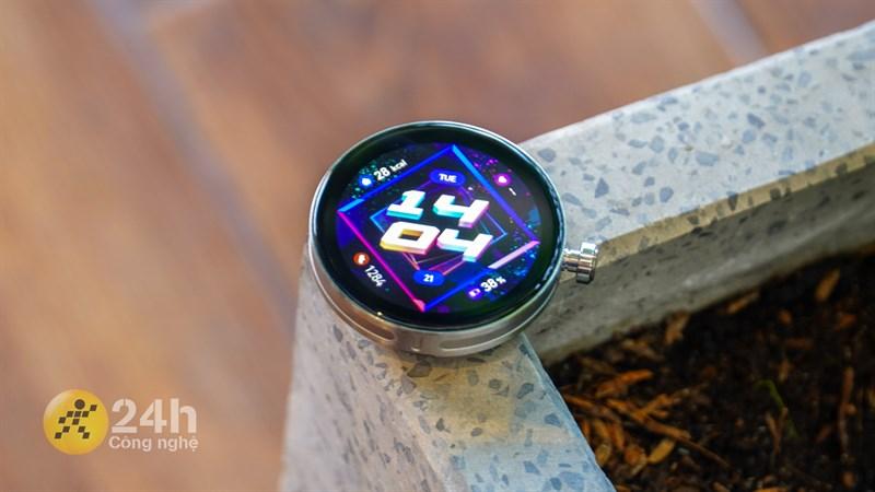 Ở phía bên cạnh phải của HUAWEI WATCH GT Cyber bạn sẽ bắt gặp một nút xoay.