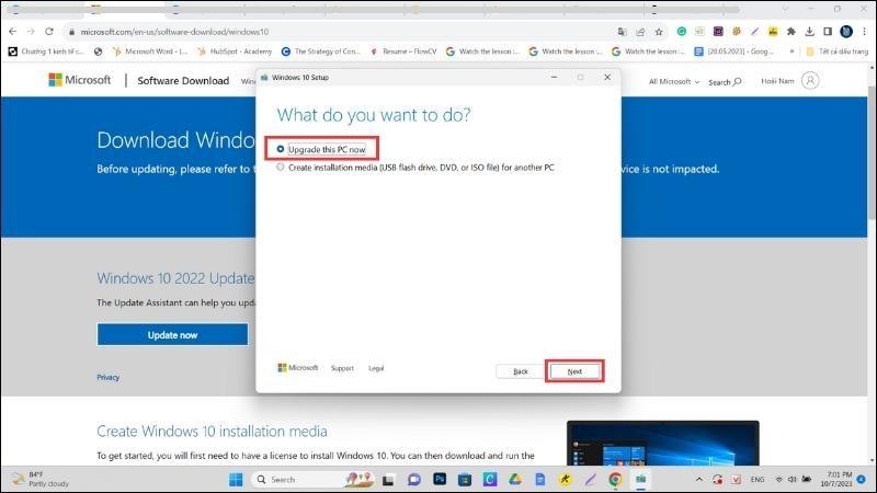 Tích chọn Upgrage this PC now và nhấn Next