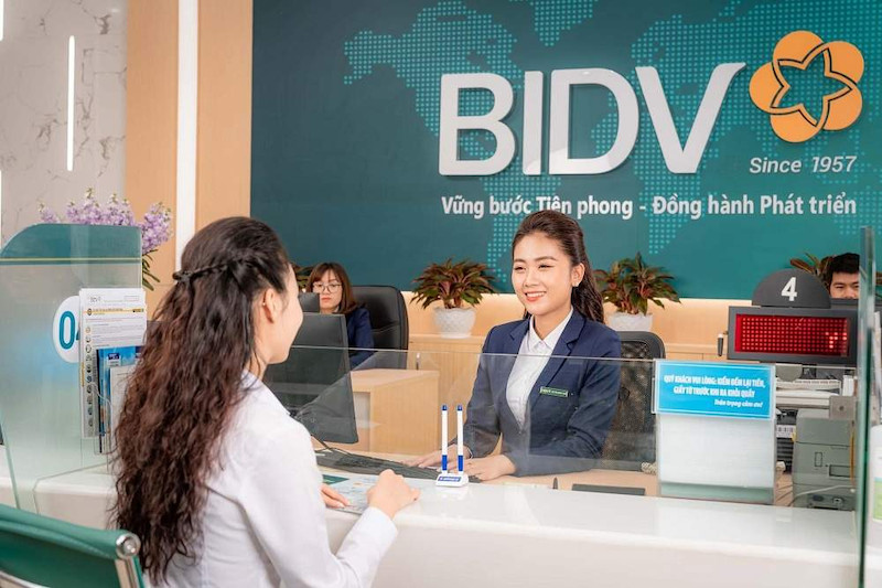 alt text: Thời gian làm việc BIDV