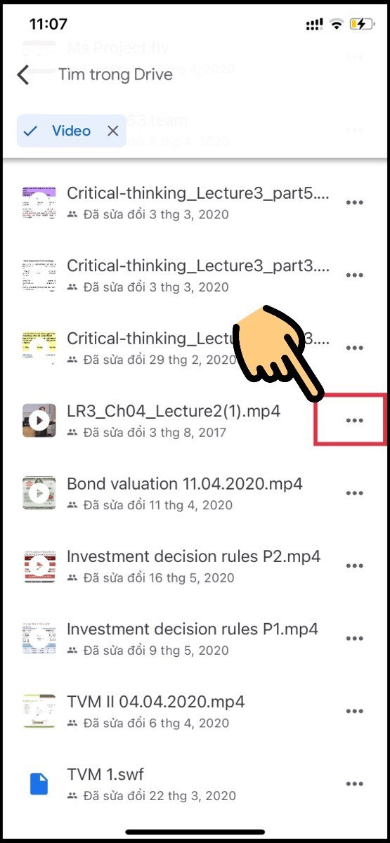 Chọn video và nhấn biểu tượng ba chấm