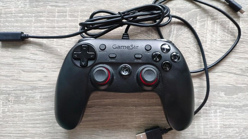 Gamesir G3w với d&acirc;y cable d&agrave;i 2m