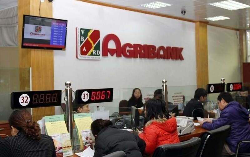 Mang CMND đến phòng giao dịch Agribank