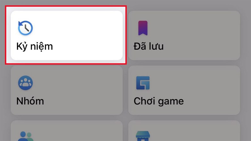 Mở ứng dụng Facebook và chọn Kỷ niệm