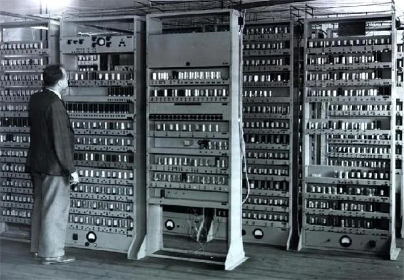 M&aacute;y t&iacute;nh EDSAC