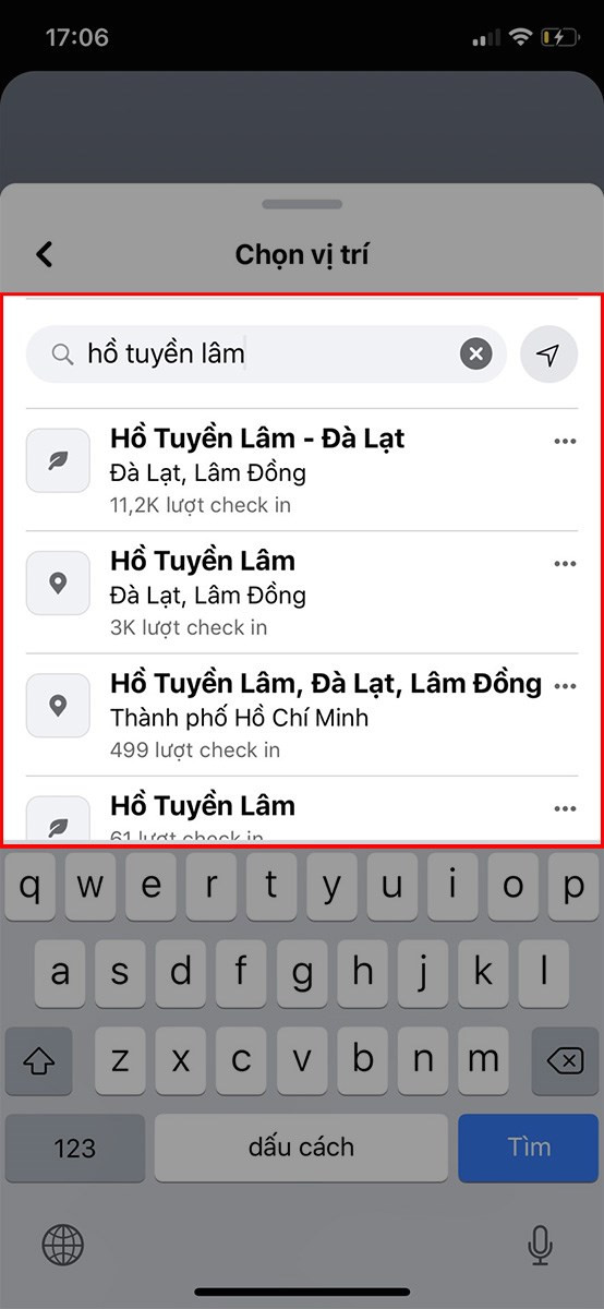 Nhập địa điểm tại khung Tìm kiếm địa điểm > Chọn địa điểm muốn check in