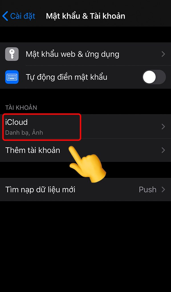 alt text: Hình ảnh màn hình iPhone hiển thị mục iCloud