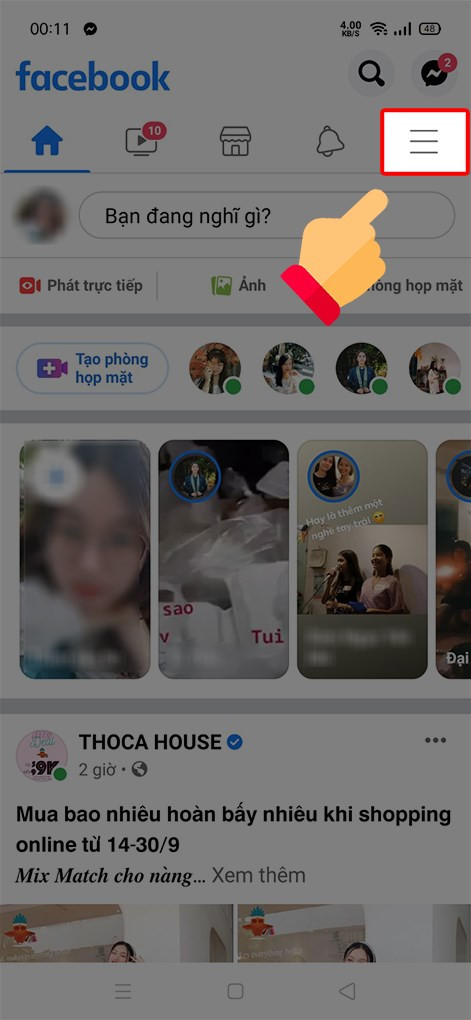 Mở ứng dụng Facebook và chạm vào biểu tượng ba gạch