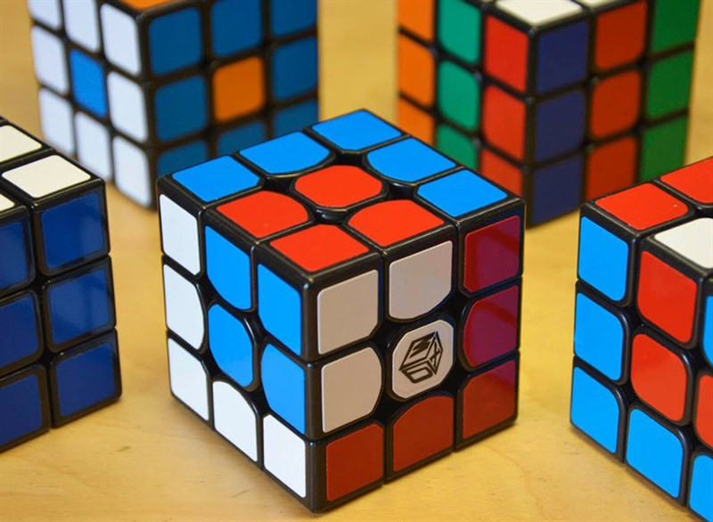 Rubik 4x4 có hình dáng khá giống rubik 3x3