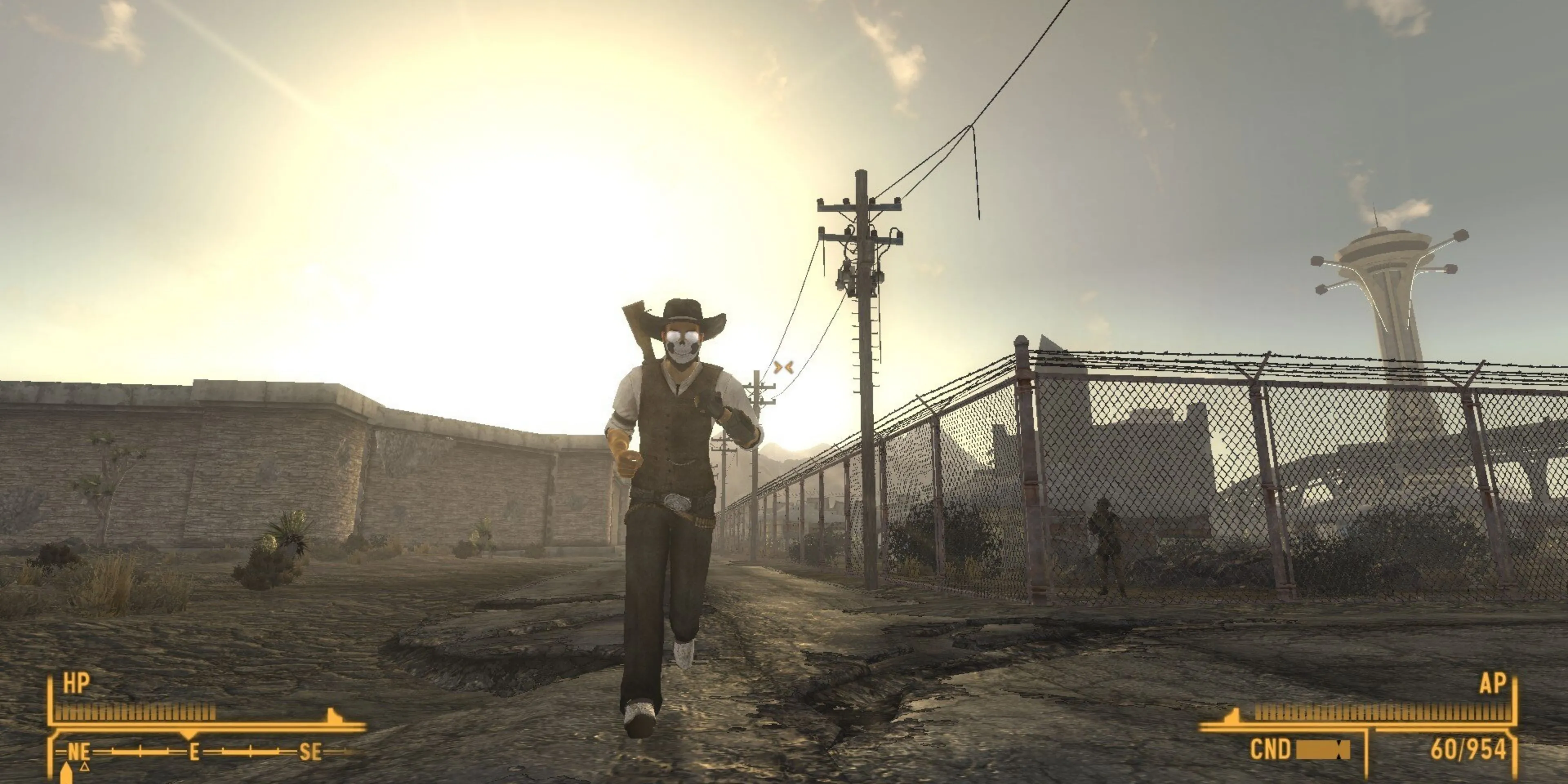 Ảnh chụp màn hình nhân vật người chơi trong Fallout New Vegas giữa khung cảnh hoang tàn của sa mạc Mojave