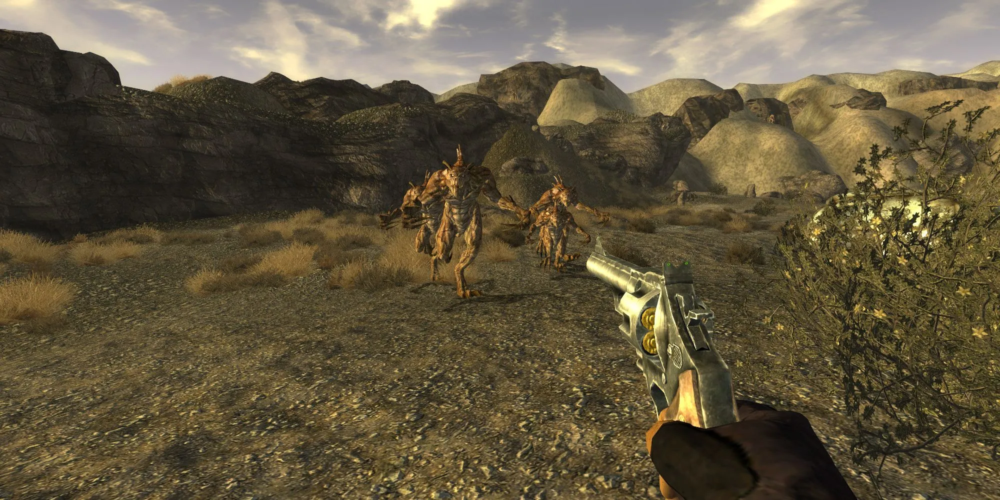 Cảnh chiến đấu đầy thử thách trong Fallout: New Vegas, hiển thị Deathclaws nguy hiểm