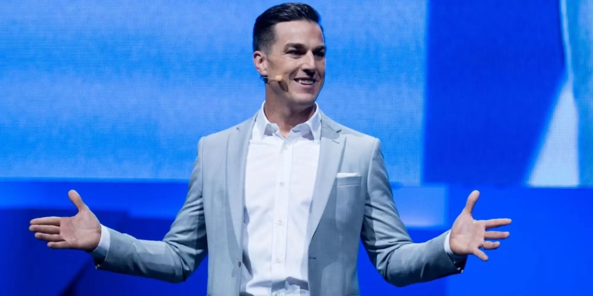 CEO Electronic Arts Andrew Wilson | EA chưa có kế hoạch tăng giá game