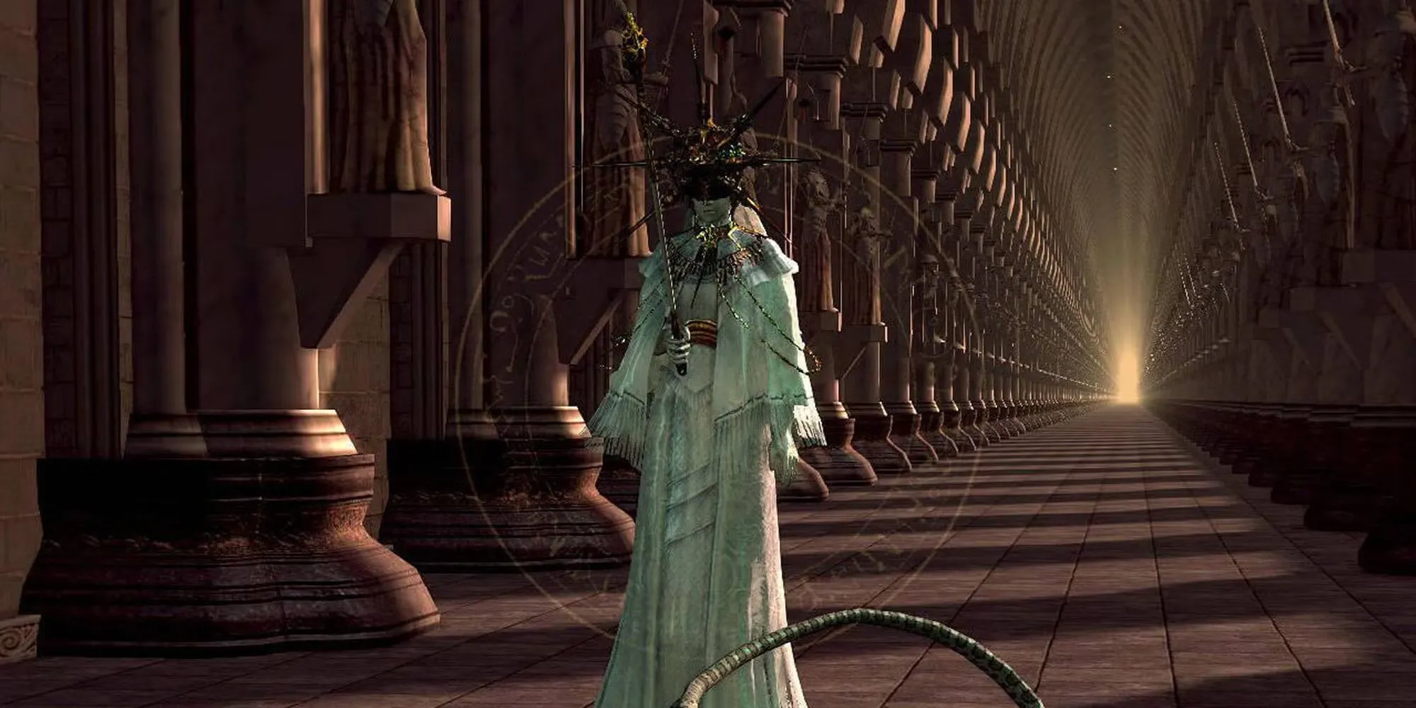 Dark Sun Gwyndolin trong Dark Souls, nổi tiếng với trận chiến rượt đuổi trong hành lang vô tận.