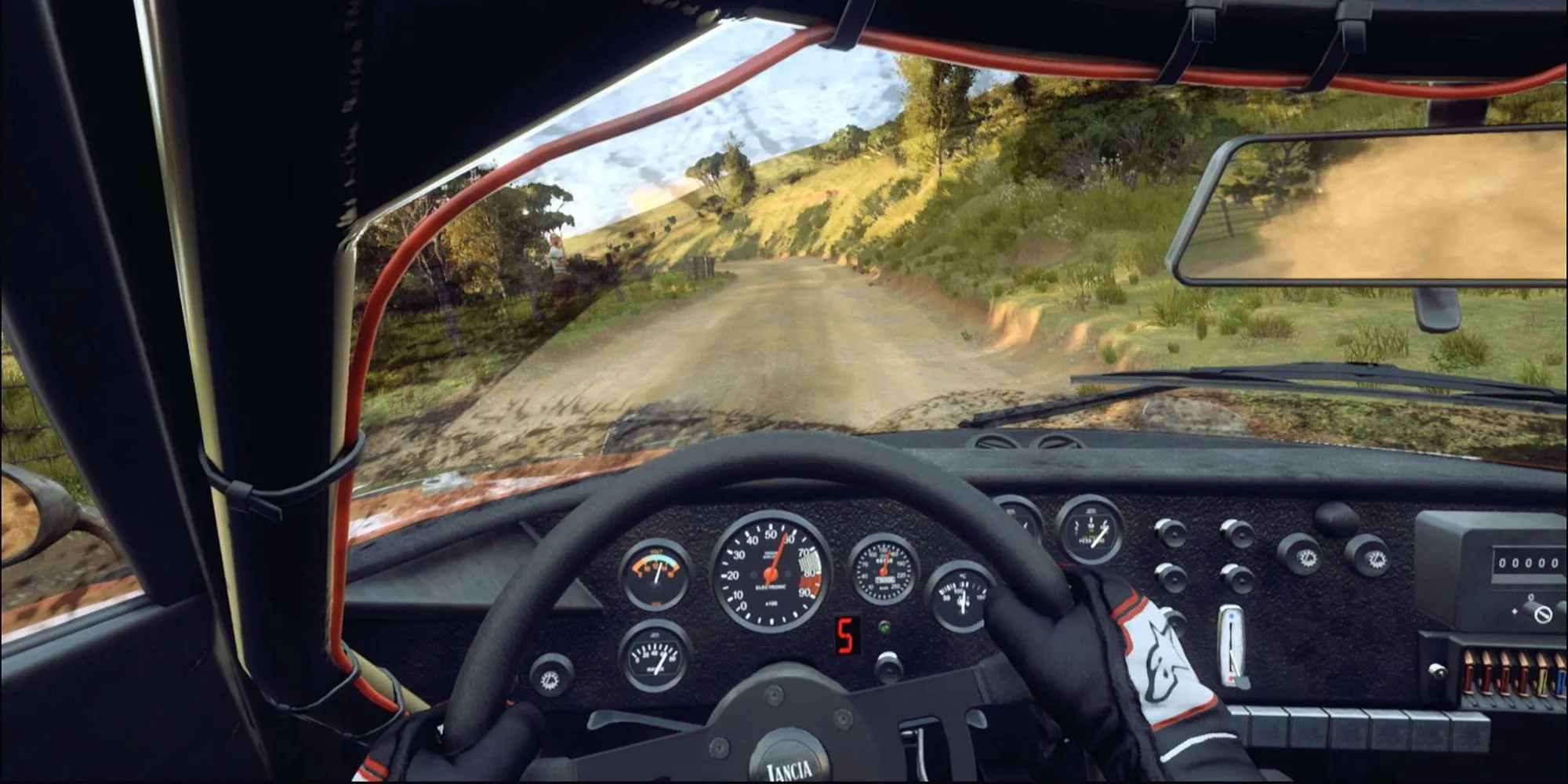 Góc nhìn người lái trong DiRT Rally 2.0 trên đường đua bùn không hiển thị HUD
