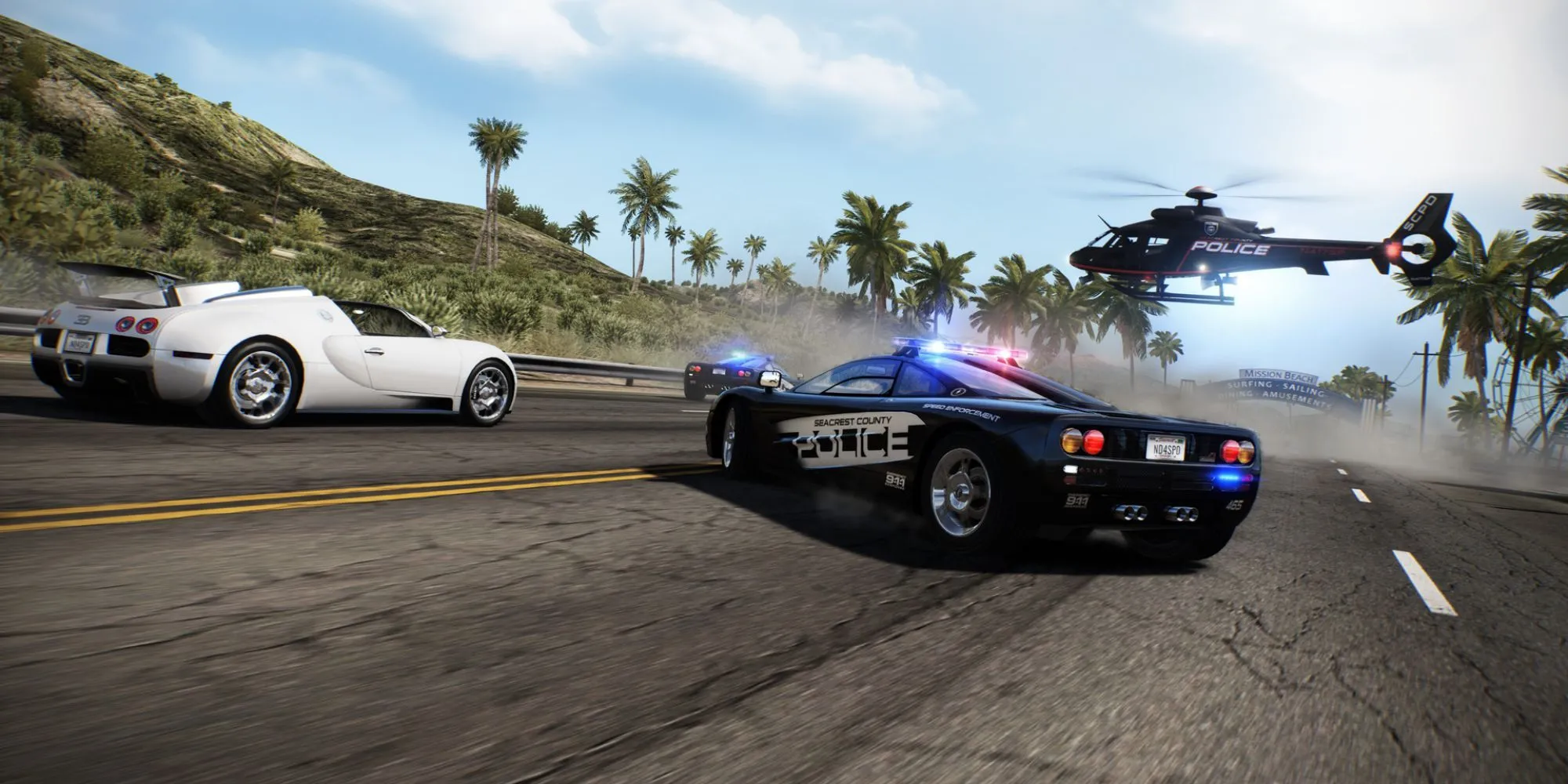 Hình ảnh Need for Speed Hot Pursuit với xe cảnh sát và xe đua trên đường