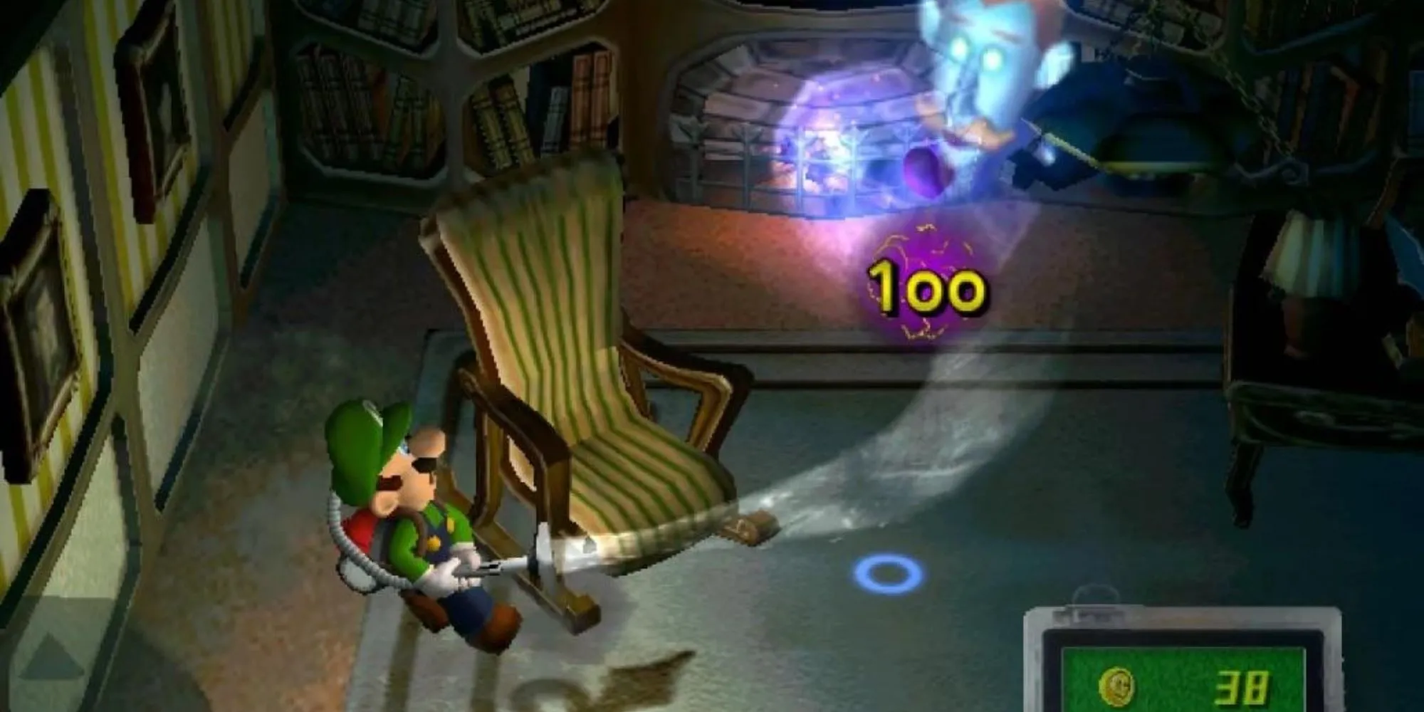 Luigi cầm đèn pin Poltergust G-00 khám phá biệt thự ma ám trong Luigi's Mansion GameCube