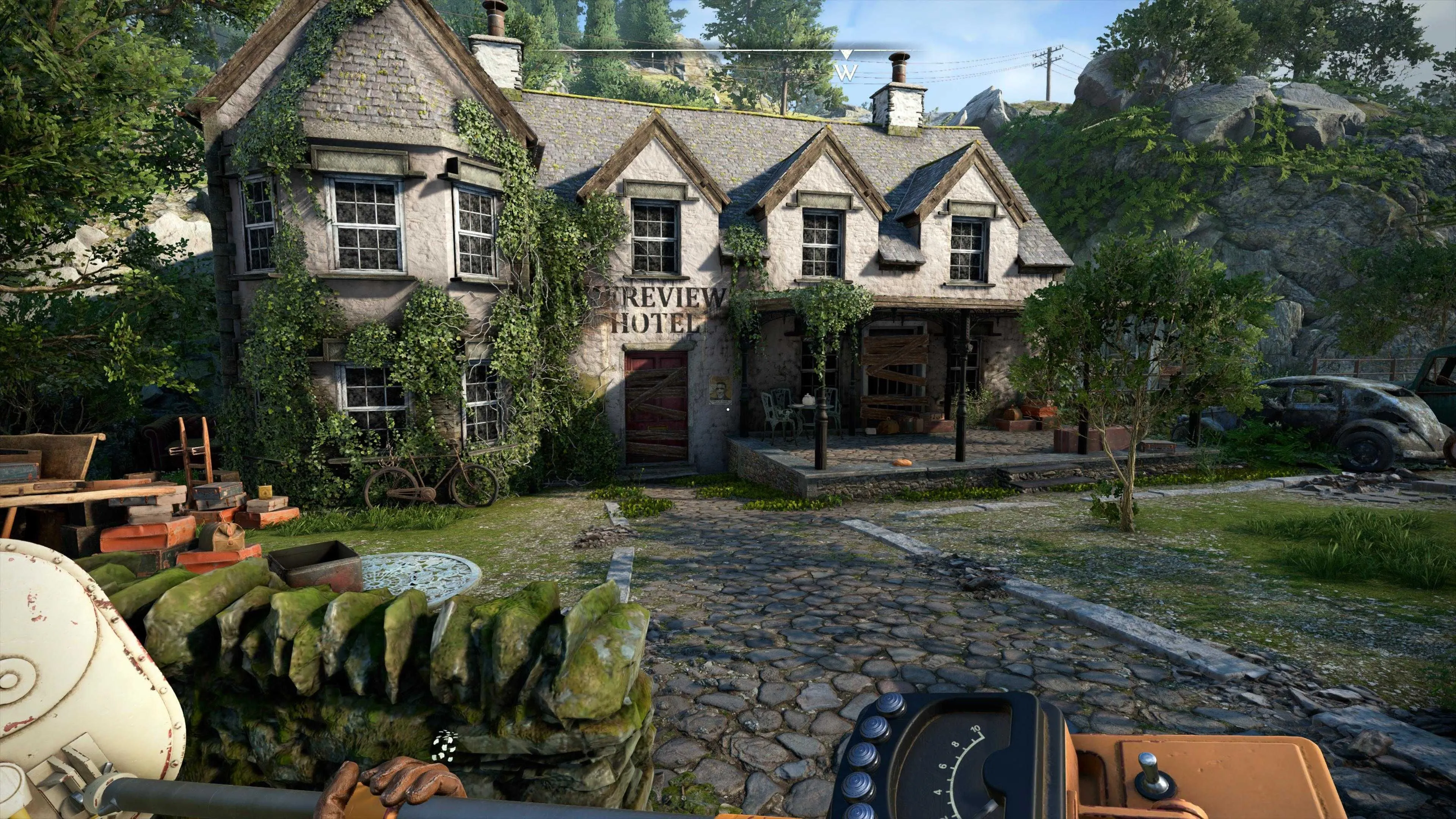 Một tòa nhà cũ kỹ có biển hiệu "Mereview Hotel" trong game Atomfall, gợi ý về một địa điểm quan trọng trong nhiệm vụ