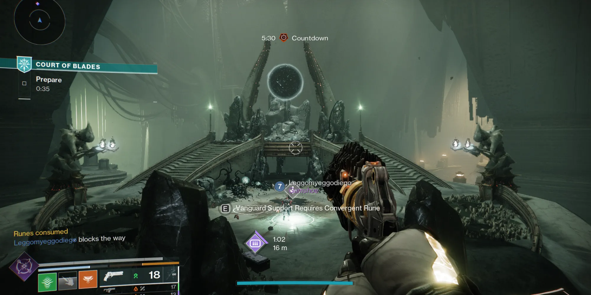 Người chơi chiến đấu với boss trong một đấu trường của hoạt động Court of Blades Destiny 2