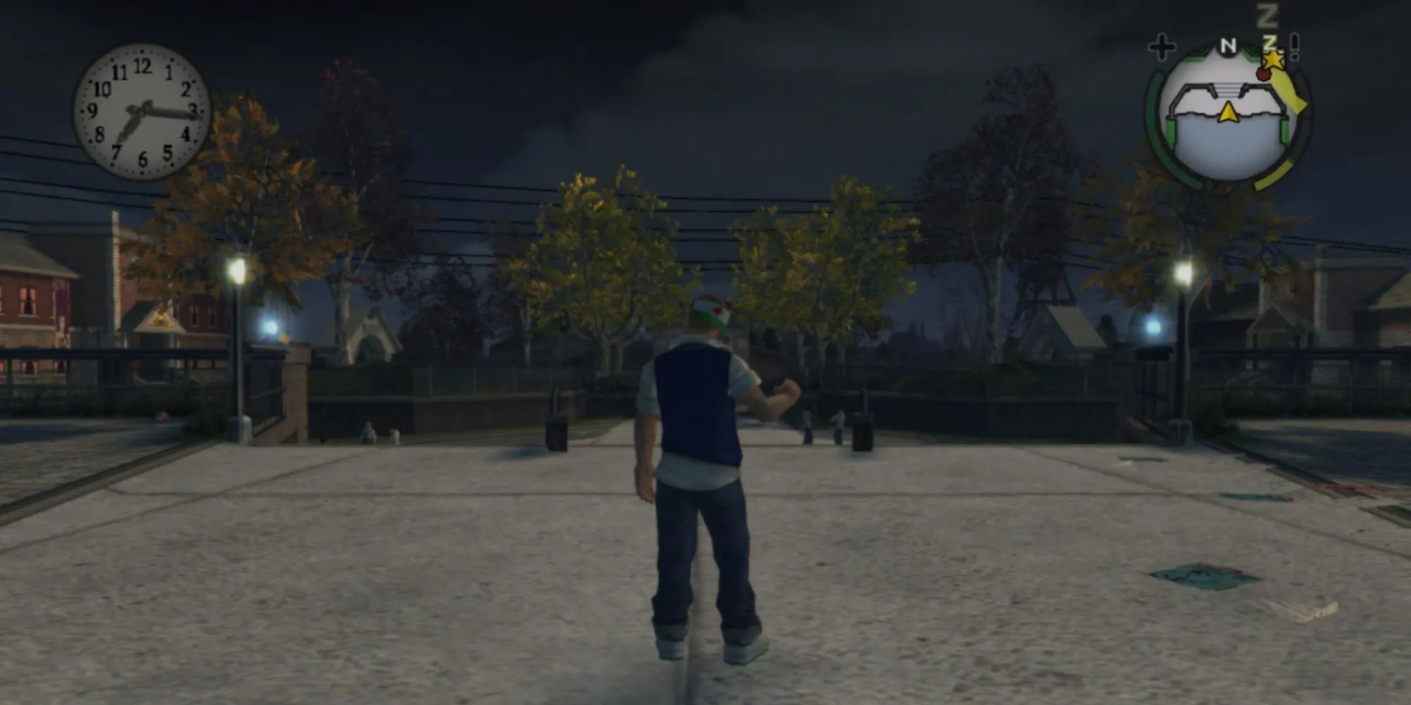 Nhân vật chính Jimmy Hopkins đứng trước cổng trường Bullworth Academy vào ban đêm trong game Bully