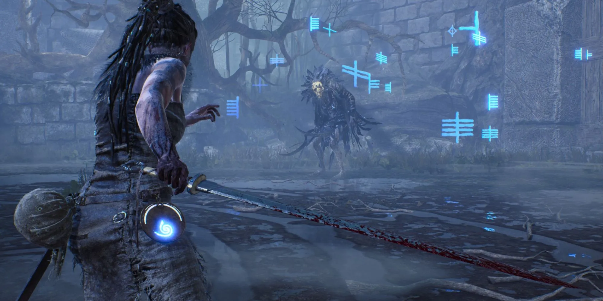 Nữ chiến binh Senua đối mặt với một con quái vật trong thế giới huyễn hoặc của Hellblade