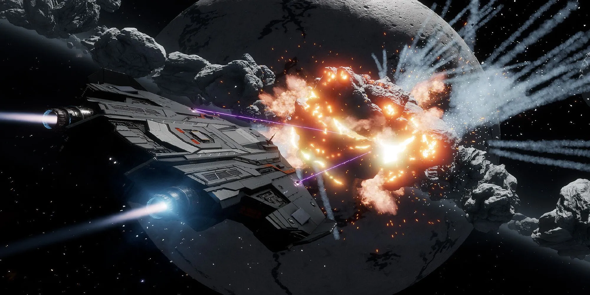 Phi thuyền trong Elite Dangerous khai hỏa và phá hủy tàu địch