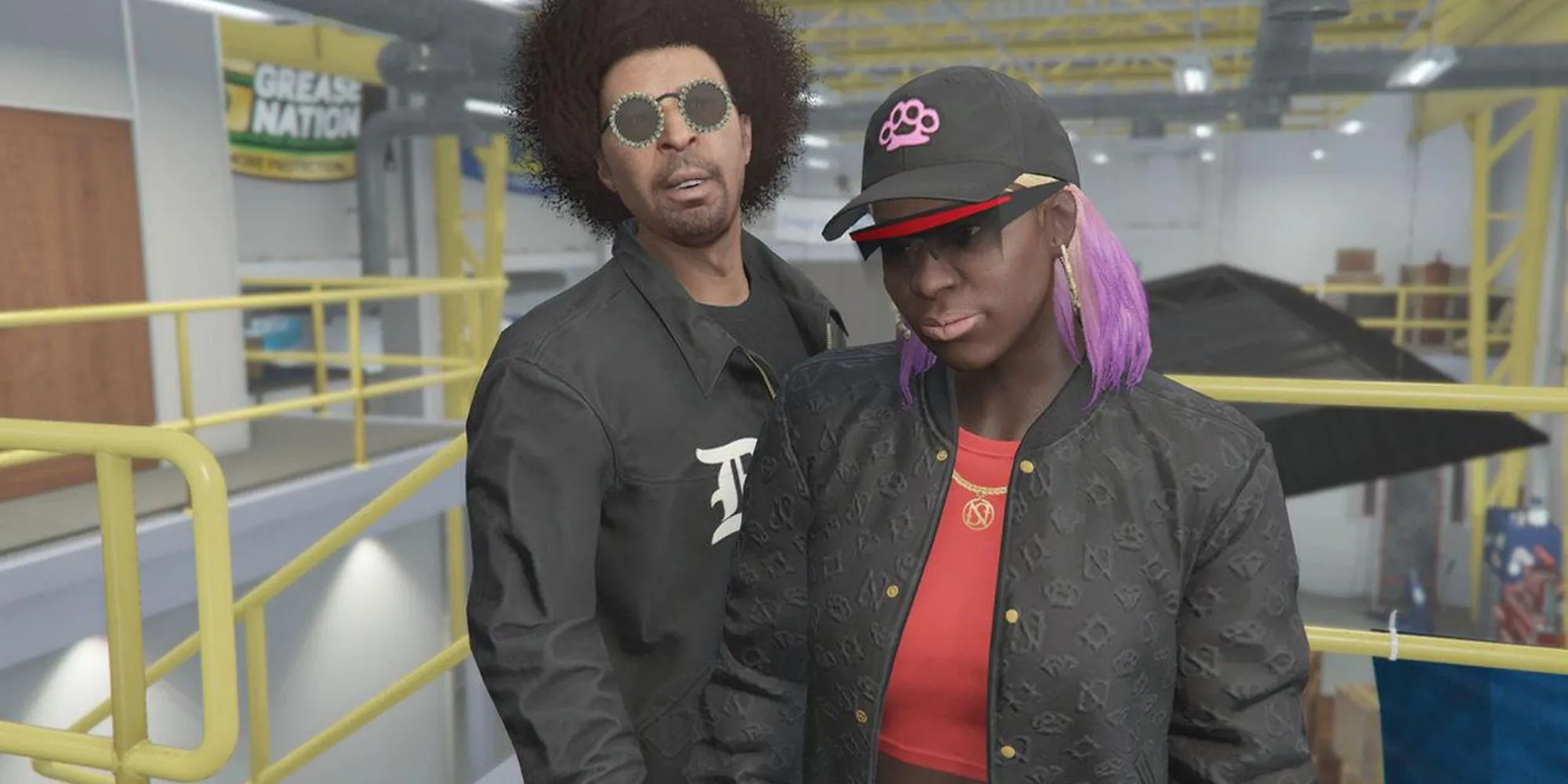 Sessanta và KDJ Moodyman trong GTA Online với biểu cảm tự mãn tại Auto Shop