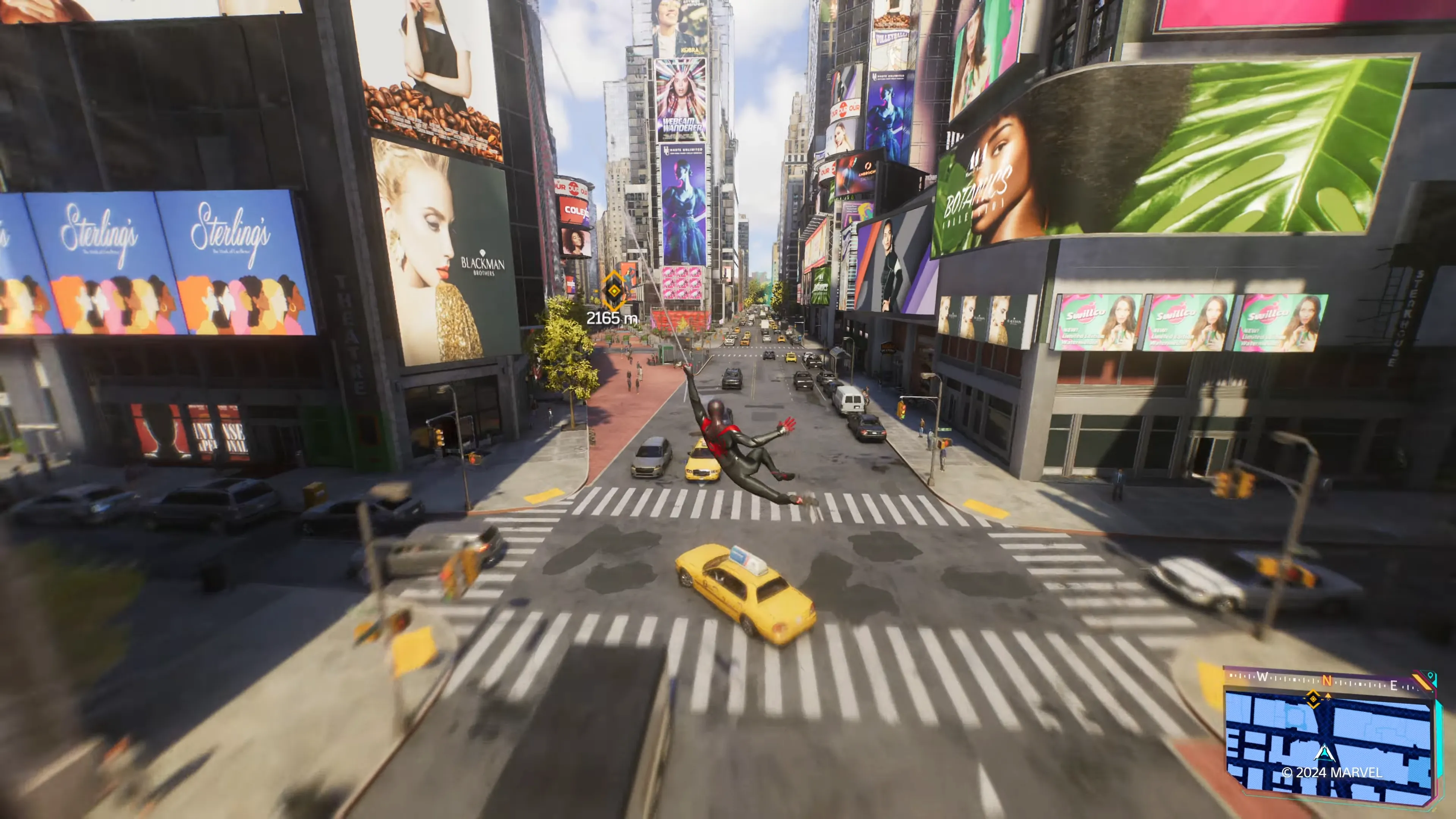 Spider-Man đu tơ qua các tòa nhà chọc trời trong thành phố New York của Marvel's Spider-Man 2