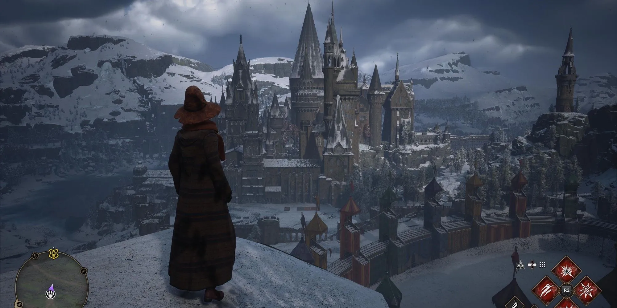 Toàn cảnh Hogwarts và vùng đất huyền bí trong game Hogwarts Legacy, thể hiện đồ họa thế giới mở ấn tượng