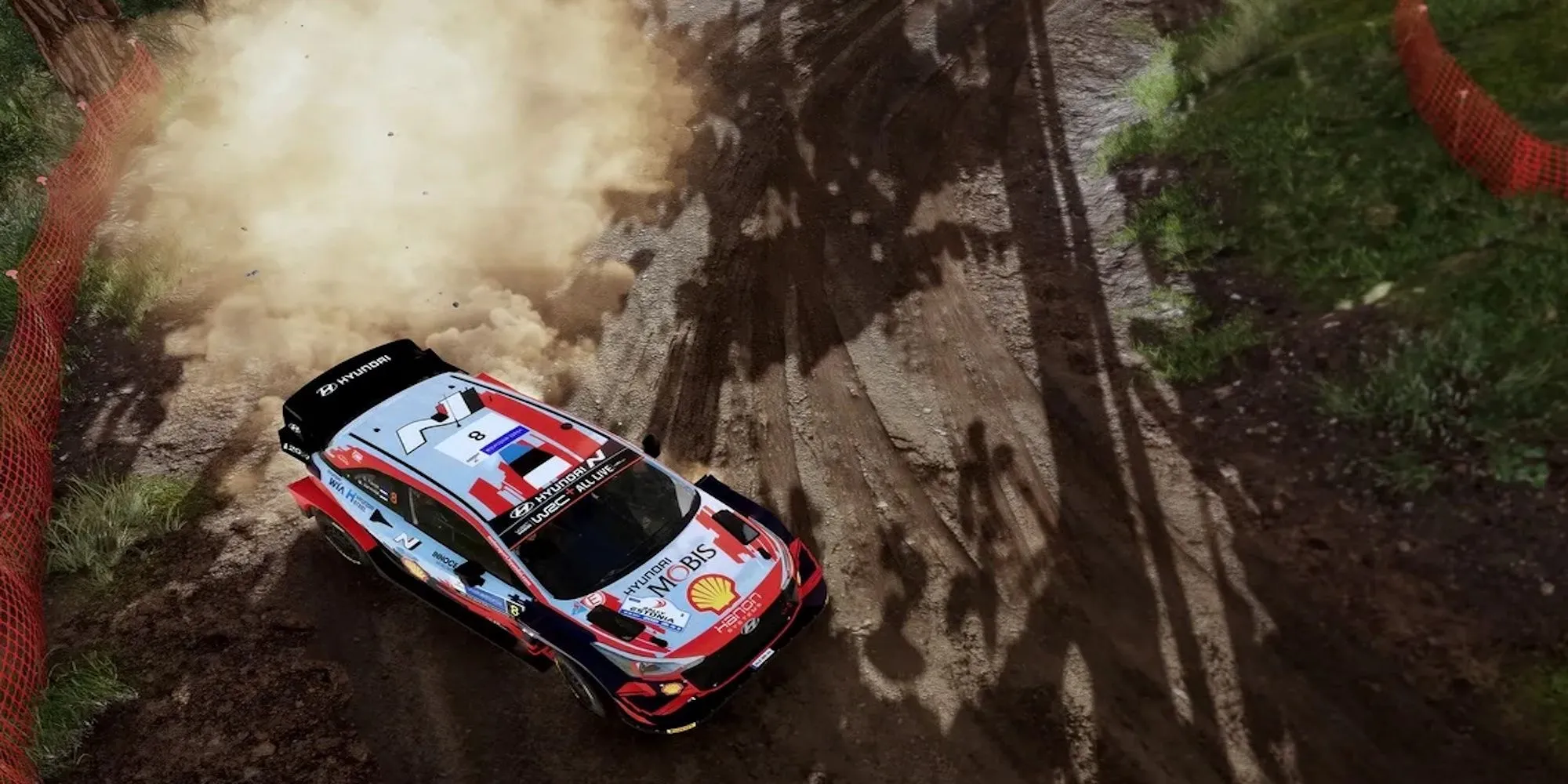 Xe đua WRC 10 đang thực hiện cú drift trên đường đất hiểm trở