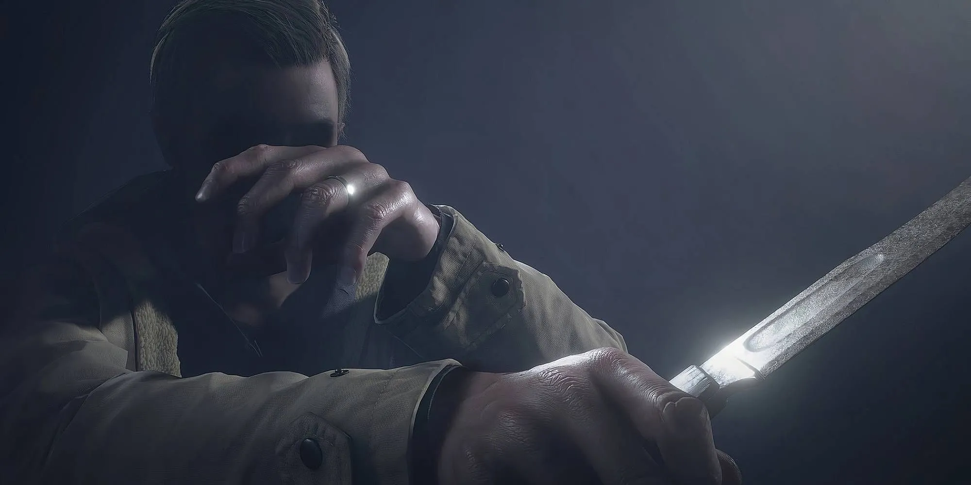 Ethan Winters cầm dao che mặt trong Resident Evil Village