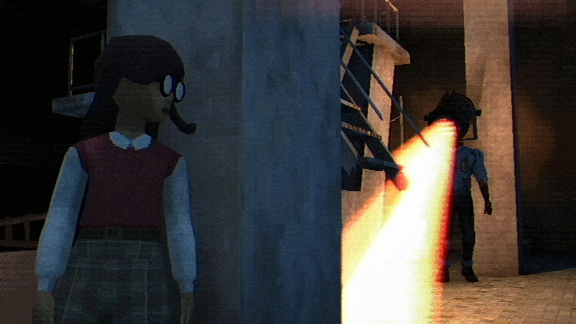 Nhân vật chính trong Fear the Spotlight đứng giữa hành lang trường học rùng rợn